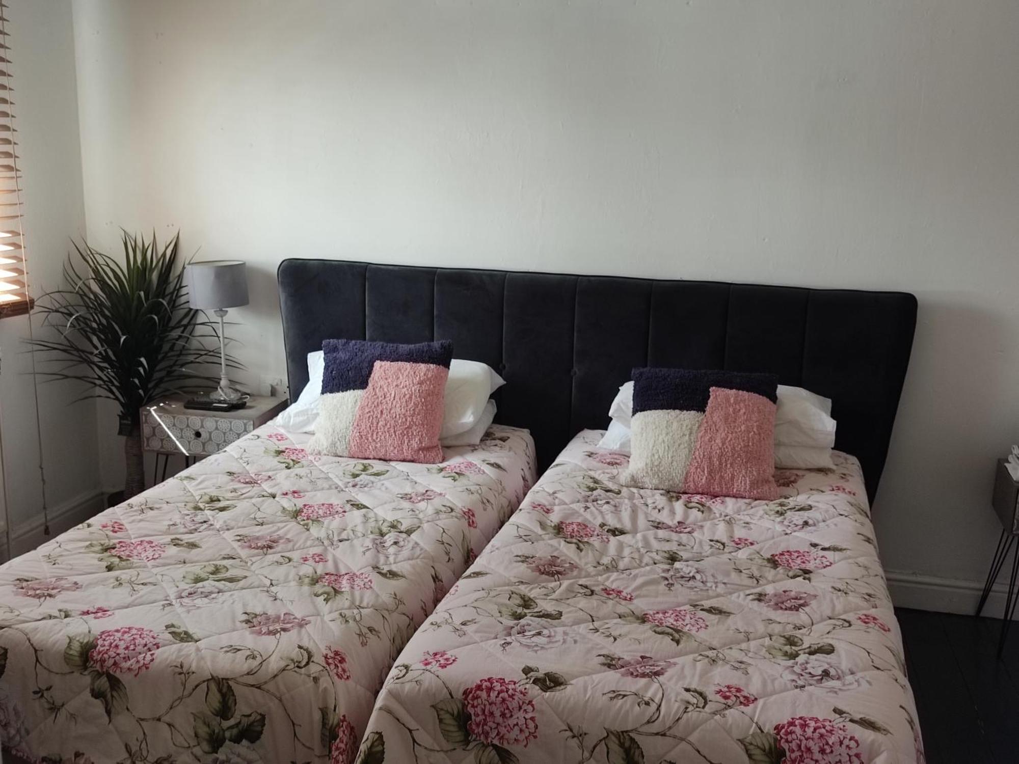Bed 4 Night Apartment Manchester Bagian luar foto
